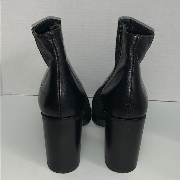 NWOT STRATEGIA Black Leather Ankle Boots - Picture 3 of 14